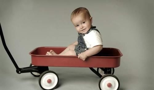 睿智|4岁儿子误将502滴进眼睛,妈妈一个举动挽救孩子,医生:睿智