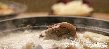 汤汁|不管炖什么骨头汤，都别直接加水炖，多加这1步，汤汁浓白似牛奶！