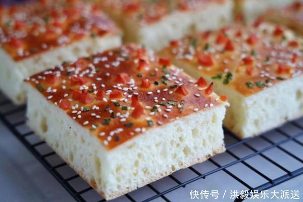 面粉别蒸馒头了,试试如此做,比面包好吃,出锅女儿一口气吃3块