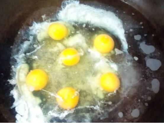  煮荷包蛋有诀窍，学会一次性煮10个，个个完整圆润、还不散花