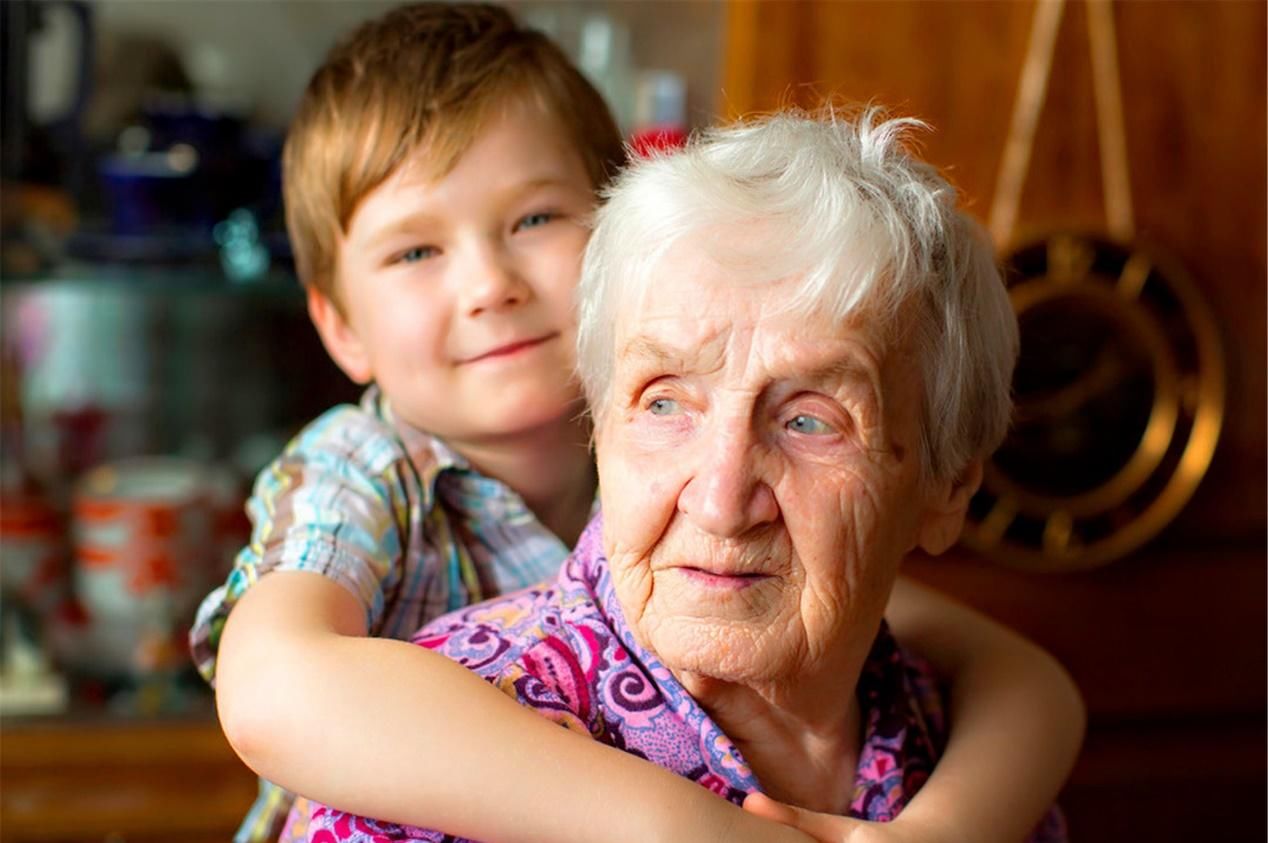 家长|7岁女儿坦言“更爱奶奶”，原因是姥姥做不到两点，宝妈听完沉默