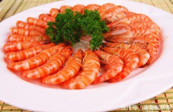 煮虾时,切记不要直接加水煮,多加一步,虾肉鲜嫩,还没有腥味