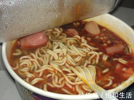 美食|女性想减肥,4种美食一口别吃,吃成“大象腿、水桶腰”