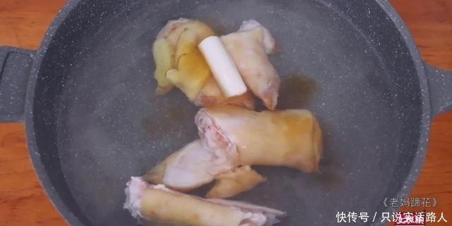 做法|经典“老妈蹄花”的家常做法,老少皆宜汤鲜肉美,吃起来超过瘾