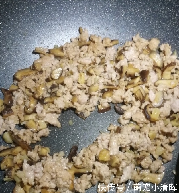 香煎芋头糕|香芋的懒人做法,一蒸一煎,好吃到停不下来