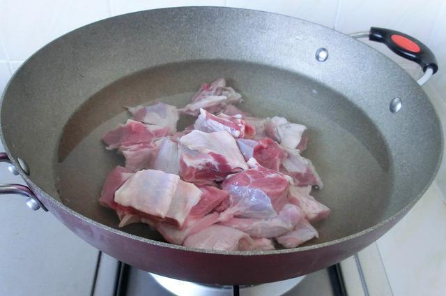 牛肉怎么炖才能软烂别只会焯水了，多加1碗它，牛肉入味还不柴