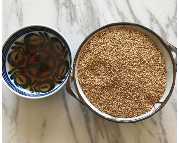 芝麻酱|想吃芝麻酱不用买，5块钱自制1大瓶，纯正无添加，做法还简单