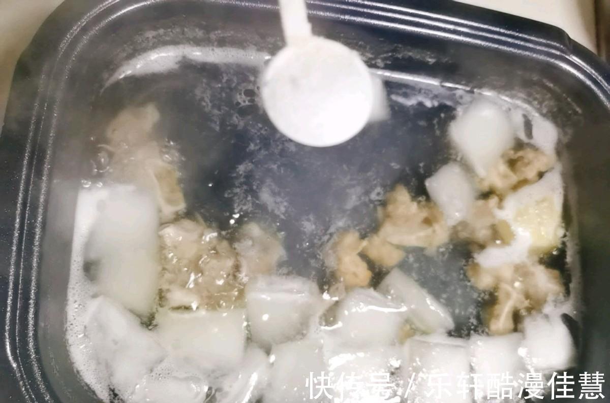 冬瓜块|冬瓜营养丰富，和排骨是经典搭配，炖出来的汤鲜美可口