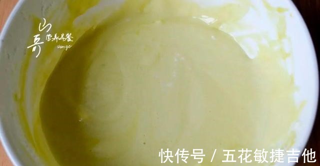 白醋|烘焙新手也能1遍成功的简易版抹茶蛋糕,步骤详细,做法超级简单!