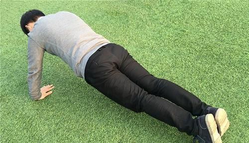 俯卧撑|男性坚持做俯卧撑,身体能得到什么每次做多少个比较合理