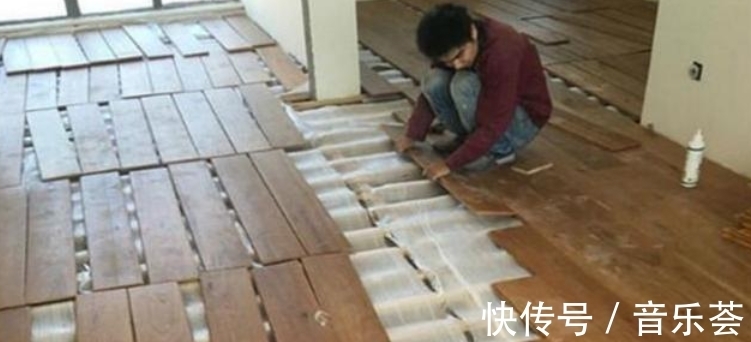 结疤|花高价买的实木地板,刚铺就感觉不对,而师傅却说我不识货