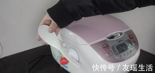 吸盘挂钩上粘个瓶盖真厉害, 一年能省下不少钱, 早点知道就好了