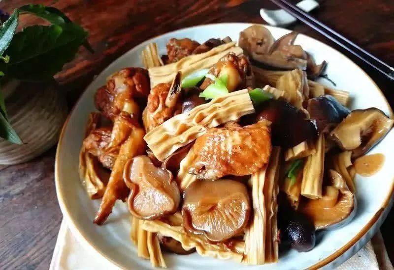 腐竹泡|腐竹、香菇和鸡翅这样搭配,营养全面孩子爱吃!赶紧学起来吧~