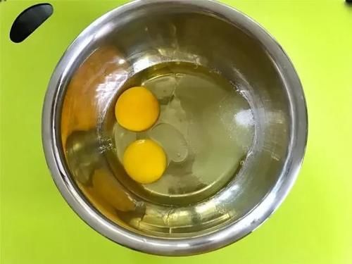 美食优选：不用烤箱，一口平底锅就能做的网红小吃，松软细腻，做法超简单