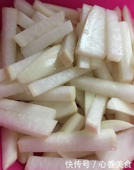 泡萝卜时,用盐腌制,还是用糖大厨教你正确做法,萝卜酸甜脆爽