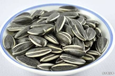 南瓜子和葵花籽哪个热量高南瓜子和葵花籽吃了会长胖吗 快资讯