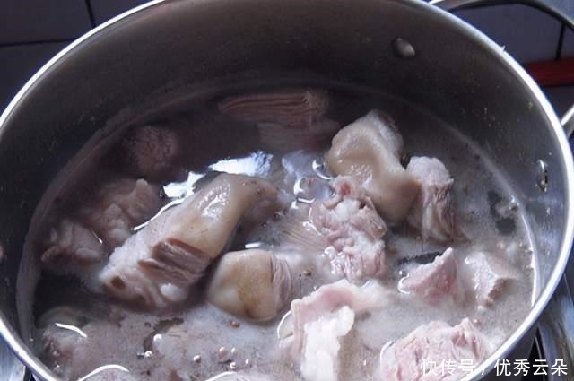 冬天|冬天要多吃羊肉,加1根萝卜做红焖羊肉,不腥不膻,好吃解馋