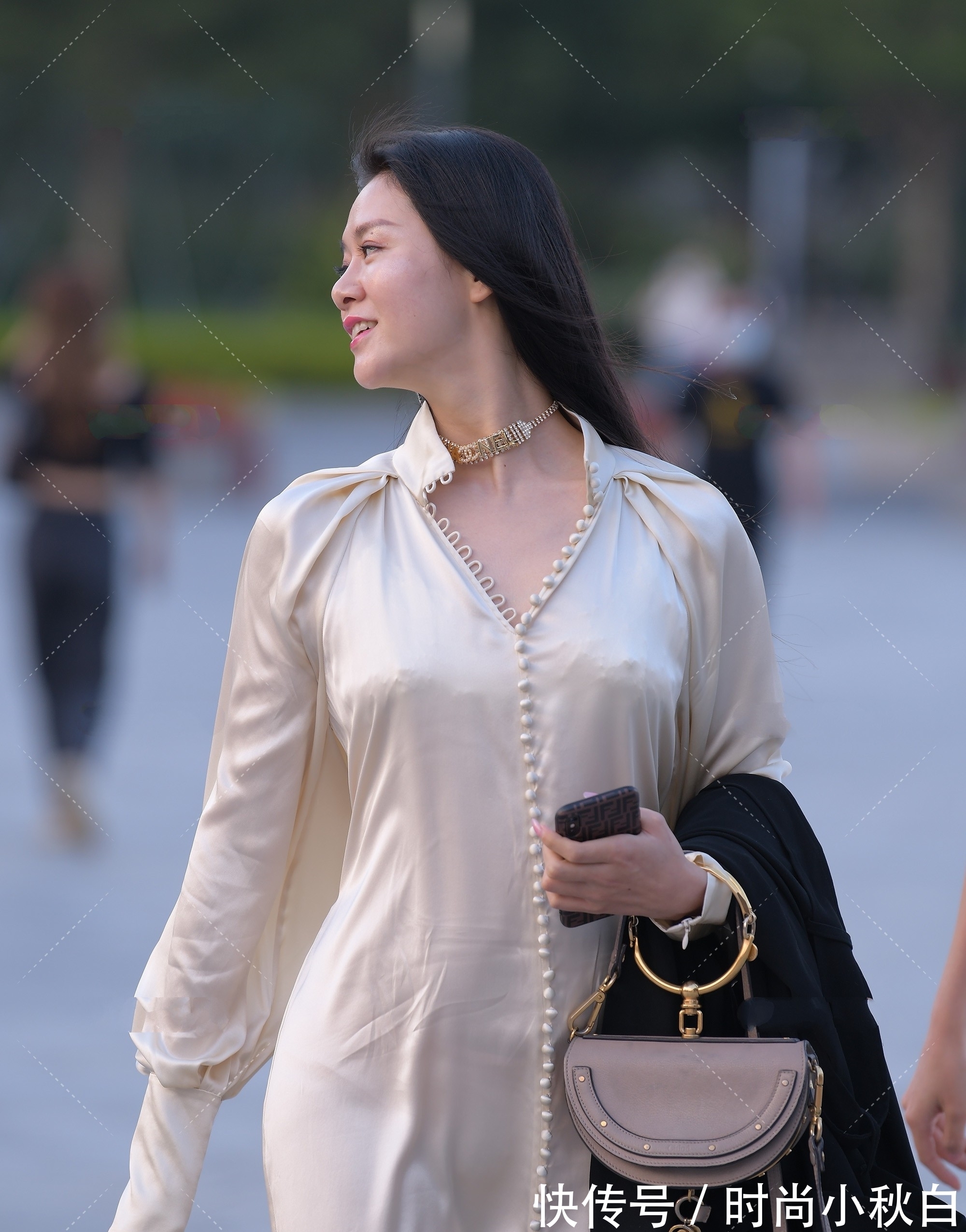 高跟鞋 绸缎面料连衣裙,华丽典雅,洒脱又时尚