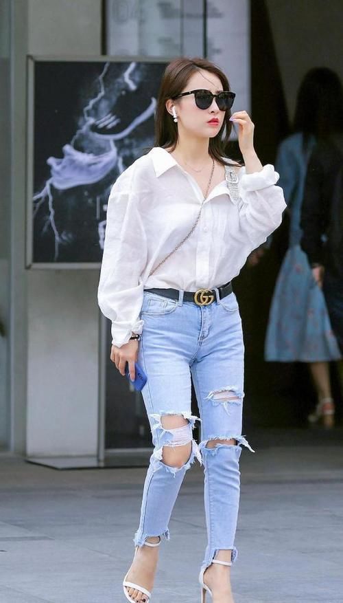 百搭|牛仔裤选择破洞款，时尚百搭，轻松穿出都市丽人的美感
