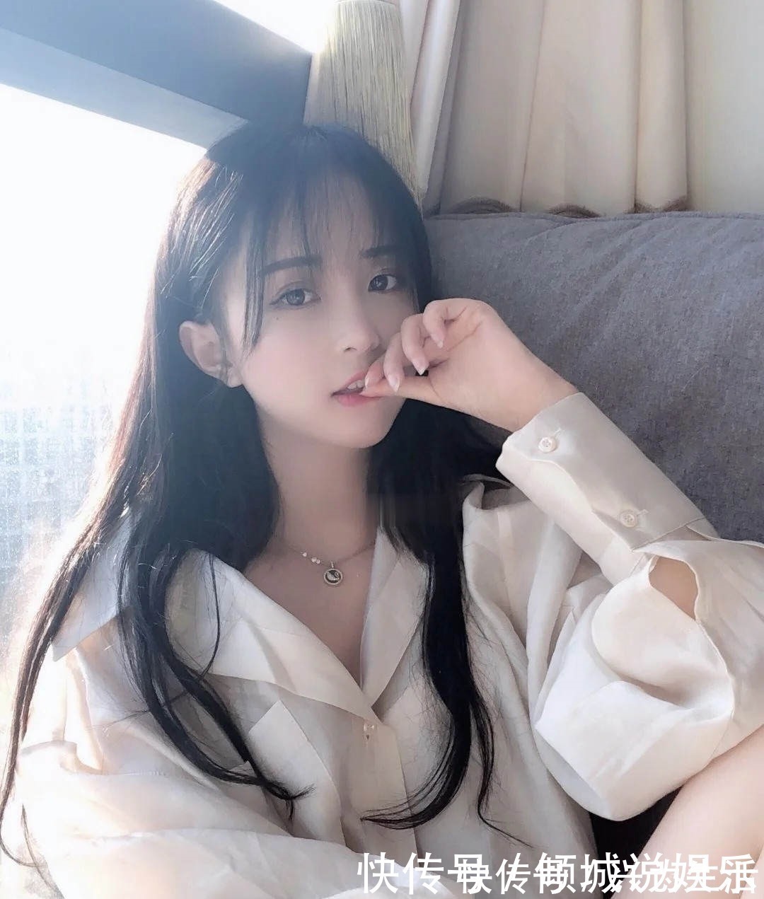 涂口红 平价但不平庸的口红，完美日记小细跟01又纯又欲，04复古显白