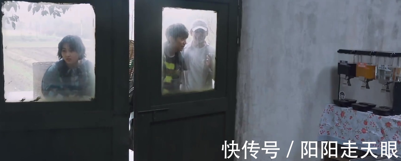 何炅|《向往的生活5》开播，黄磊翻窗偷梨吃，张艺兴刚登场就露一手！