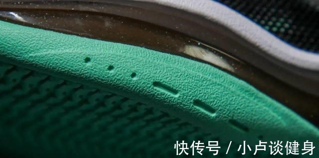 鞋面 开箱冷门球鞋,签名鞋的配置,二百出头的价格!