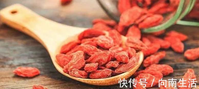 中老年人|原来枸杞不能随便泡水喝，4种情况下，相当于给身体喂毒，要记牢