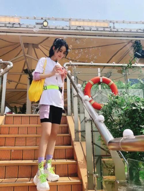 丁真|赵丽颖《中餐厅5》路透，与宁静张碧晨热聊，化身前台小妹忙不停