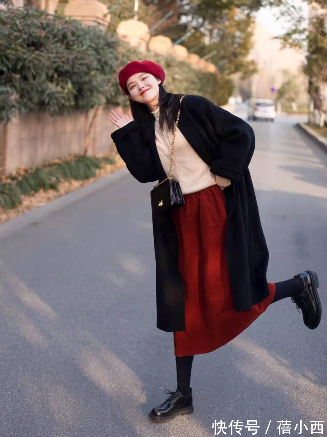 穿搭 谁说“黑大衣”已过时?采用这3种搭配方式,演绎不费劲的时髦感