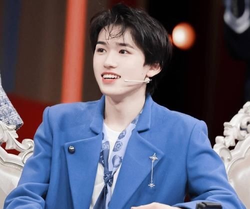 楊紫錄制新綜藝,一個舉動曝光嘉賓陣容,看到人選追定了