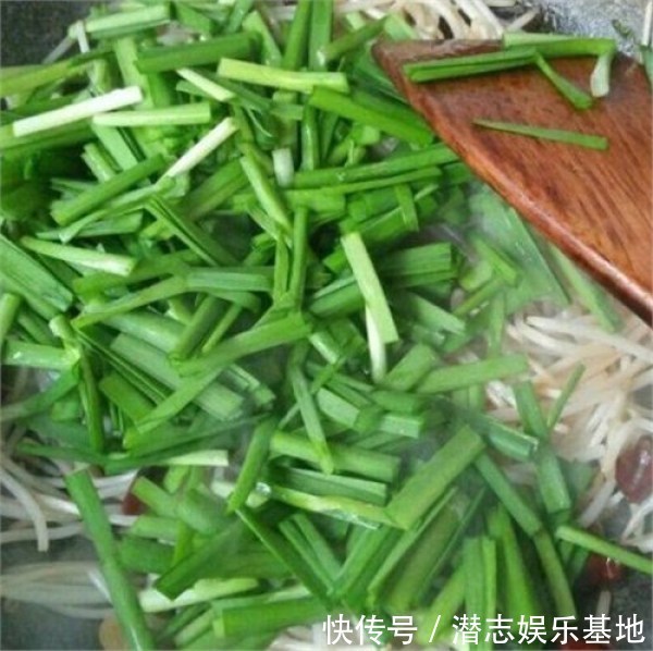 韭菜|韭菜也不是非要炒鸡蛋才能好吃!和它炒在一起,一点不比肉菜差
