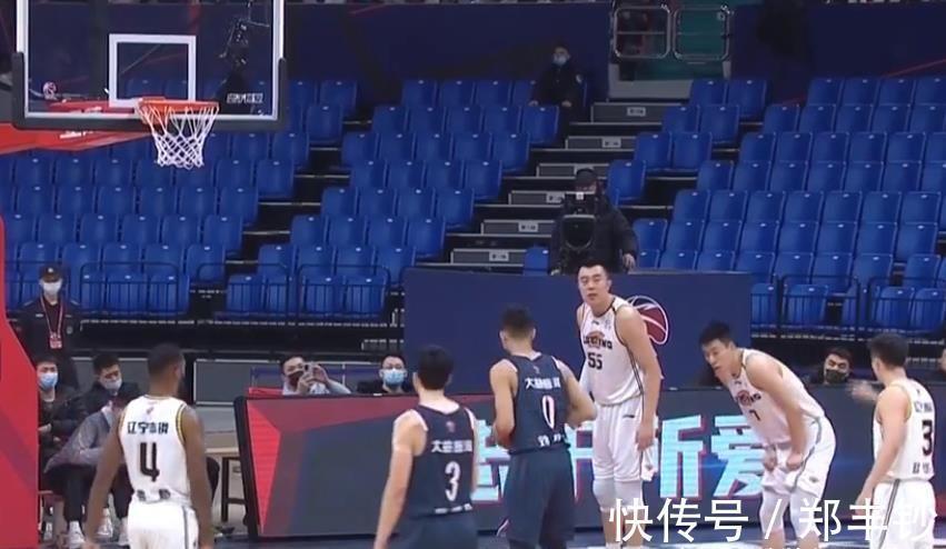 郭艾伦|3连胜!辽篮5人上双,郭艾伦爆发,易建联3分,失误17比8引争议