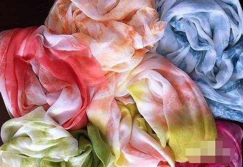 3招对付衣服染色的小妙招，不管什么颜色都能轻松去除