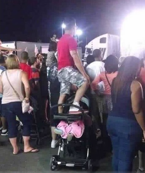 |搞笑图片幽默段子笑话狗子你怎么了,看起来还挺忧郁的,哈哈