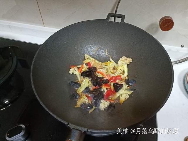 干锅花菜|18线小城镇老两口的晚餐,10元钱成本,热乎鲜美贼好吃