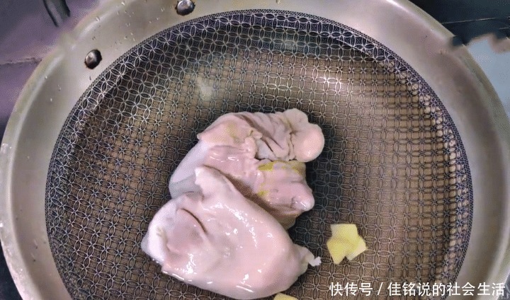 滋补|秋天,遇到此肉要多吃,比牛羊肉鲜,简单一拌,鲜香入味又滋补