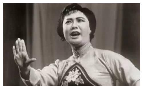 时代|都是女高音歌唱家,都奉献很多经典,郭兰英和李谷一谁唱得更好