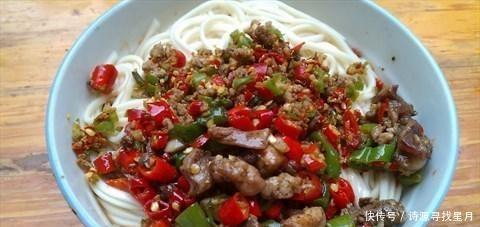 面馆|这家面馆只营业半天,当地人每天都要赶着吃