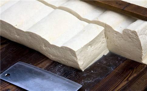 别红烧豆腐了，跟猪肉、西红柿搭配，补气血又补钙，关键是还好吃