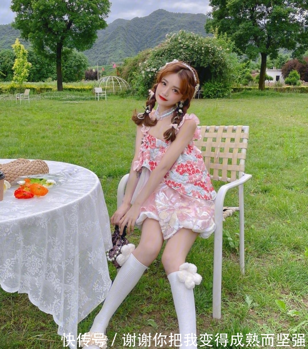 田园风|这才是夏日“萝莉风”穿搭,特别是各种麻花辫,浪漫又有田园风