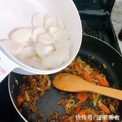 家常炒年糕你这么做，好吃到停不下来