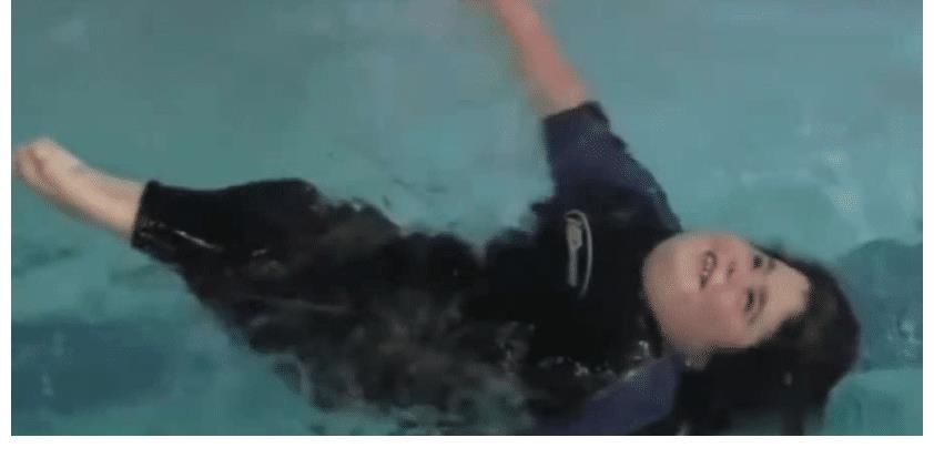 美人鱼|现实版“人鱼女孩”，天生拥有美人鱼一样的尾巴，却让人很心疼