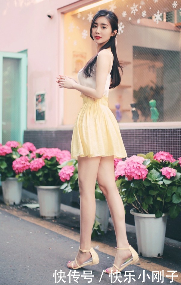 不挑身材的半身裙,自在搭配,秀出优雅娇俏的气质