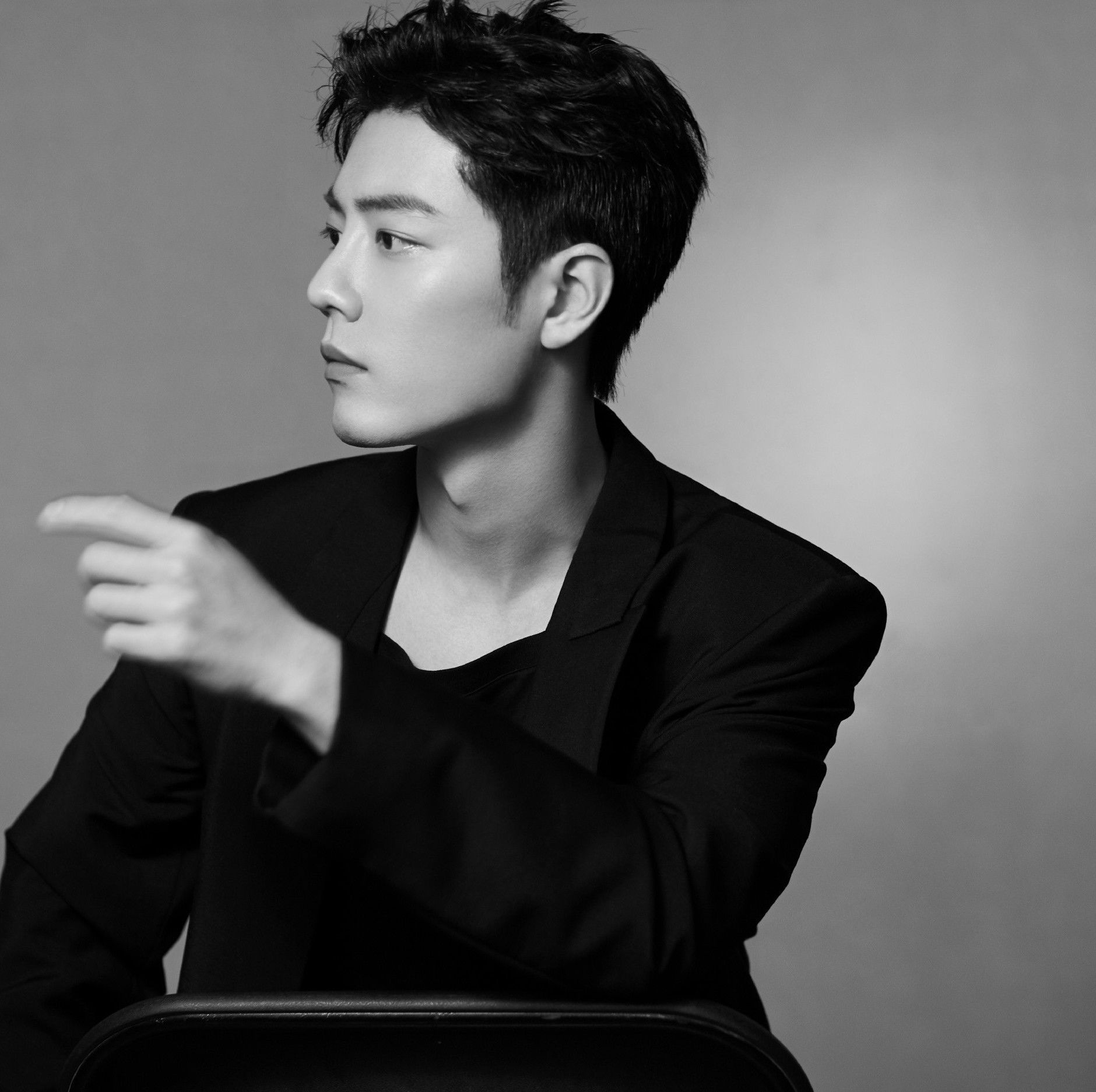 肖战粉丝有多难？多家卫视春晚官宣肖战，三台电视机都不够看！