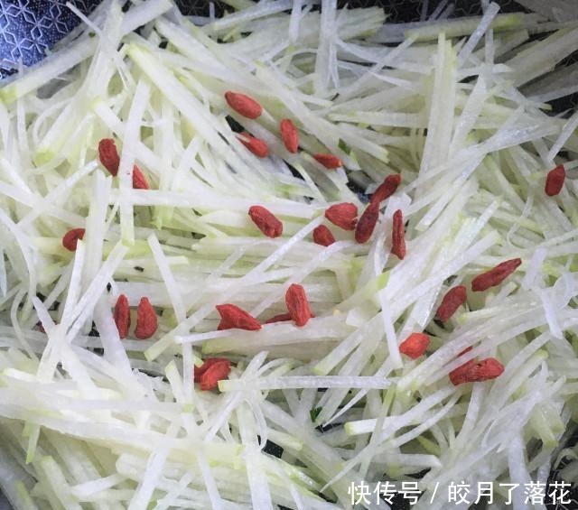 萝卜丝|清炒萝卜丝,家常小菜,爽口极了