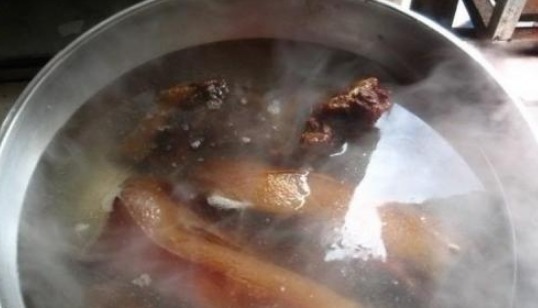 炒腊肉,切了直接炒是错的,多做关键2步,腊肉软嫩鲜香,不油腻