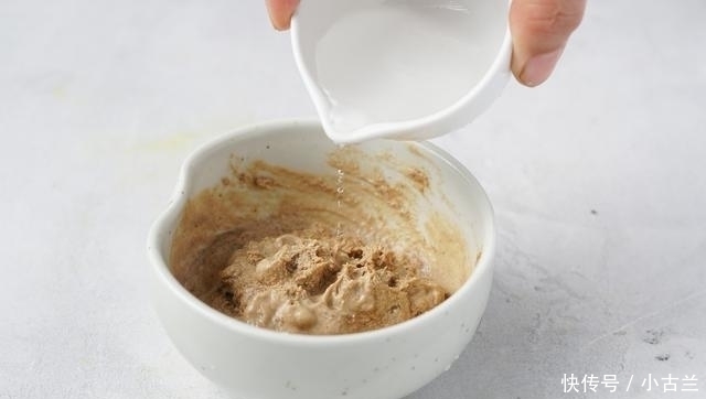 酱料|夏天就馋这碗面,麻辣鲜香,吃起来好过瘾,原来加了这味酱料