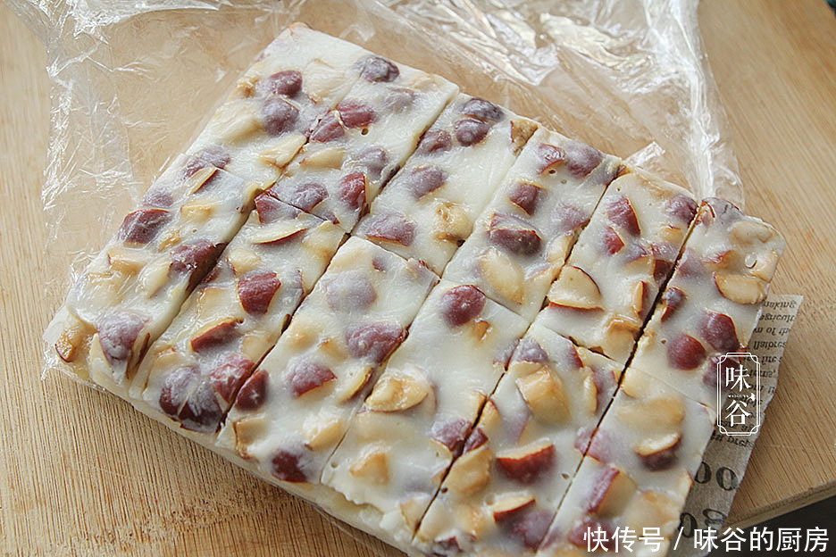 这糕点，吃一次馋一次，不用烤箱不打发，香甜软糯，暖暖过冬