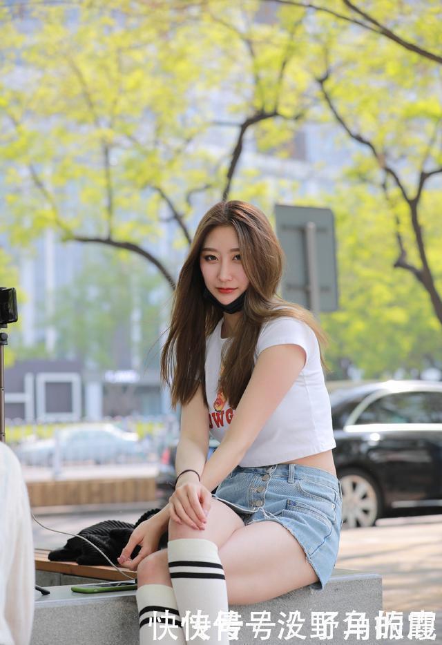 气质 日常休闲风穿搭,气质女生偏爱修身短款T恤,穿出自己想要的美