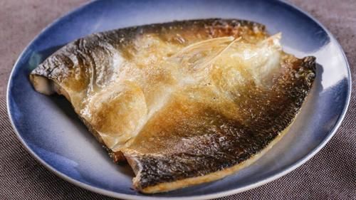 炸鱼|做炸鱼,有人用面粉,有人用淀粉,大厨:都不对!这才是正确做法